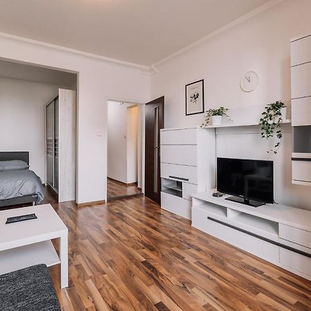 Cozy Apartment In Ruzinov 布拉迪斯拉发 外观 照片
