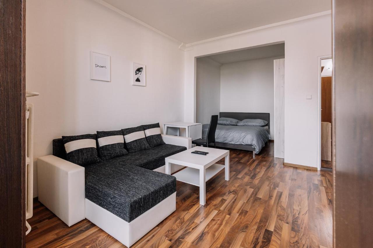 Cozy Apartment In Ruzinov 布拉迪斯拉发 外观 照片